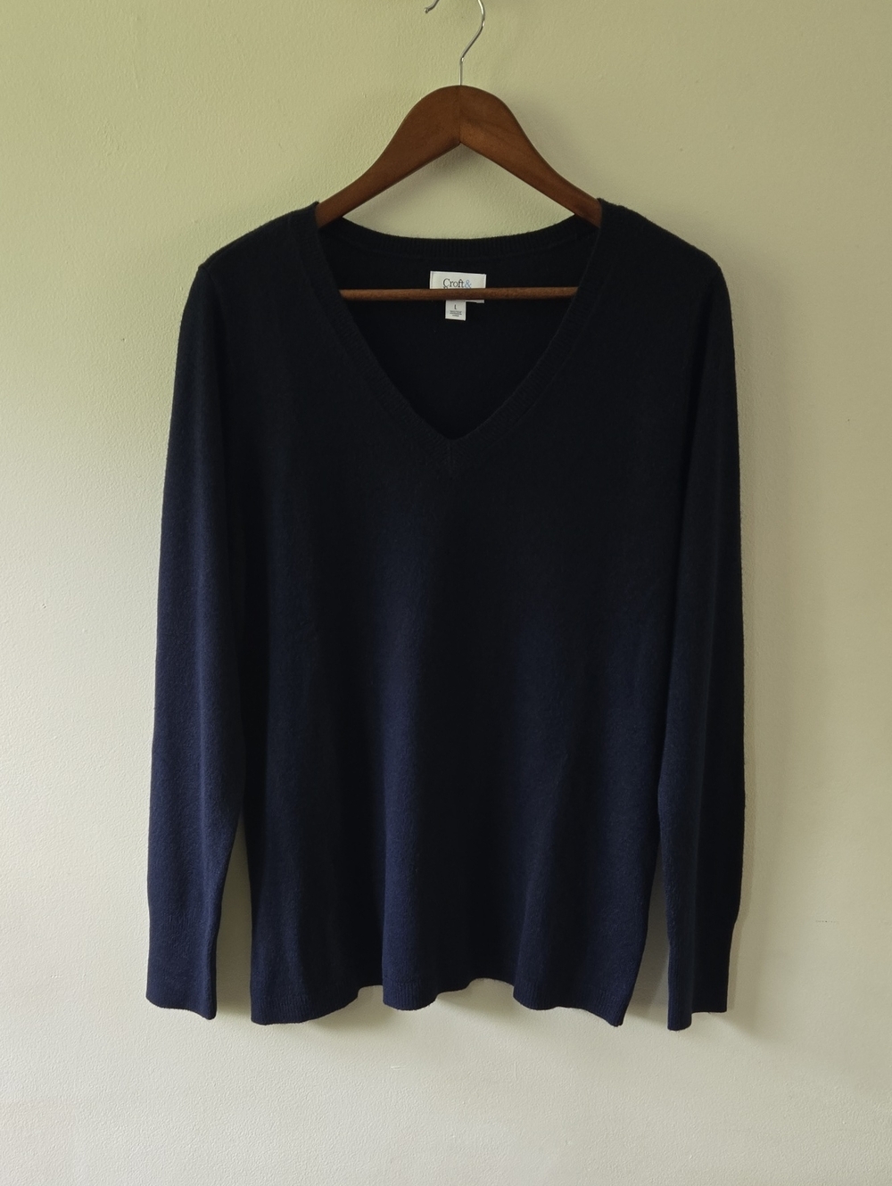 Navy V-Neck Sweater Large NWOT